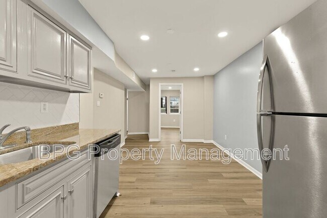 Building Photo - 1033 5th St NE