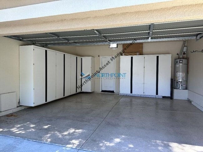 Building Photo - 4BR/3BA w/ Solar + Downstairs Bed/Bath in Whitney Oaks