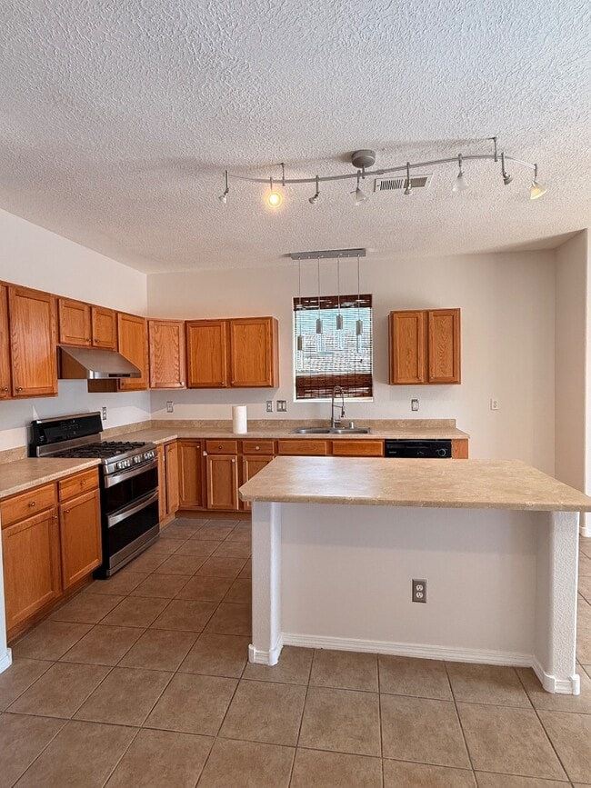 Building Photo - 2148 Vista de Colinas Dr SE