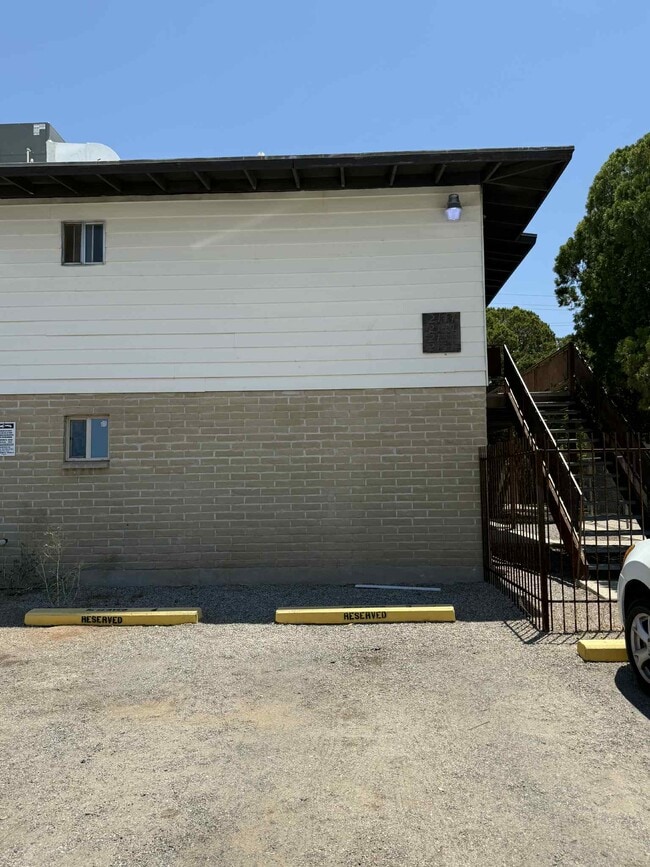 Building Photo - 2147 S Winstel Ave