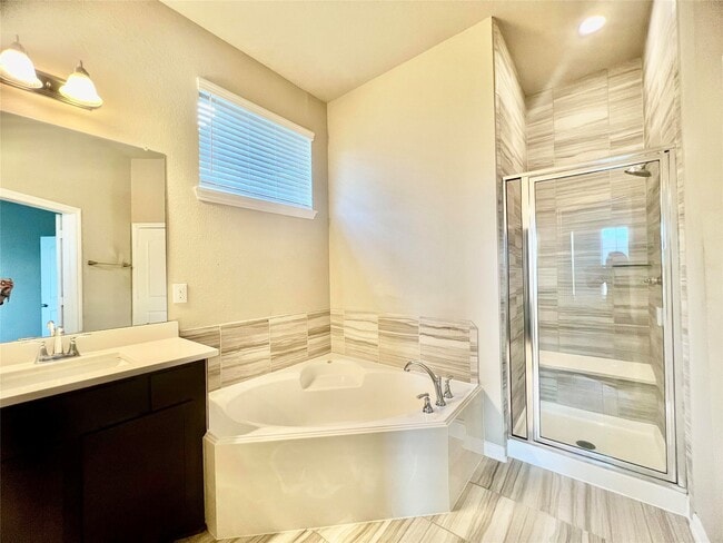 Building Photo - 8758 Laurel Crest Dr