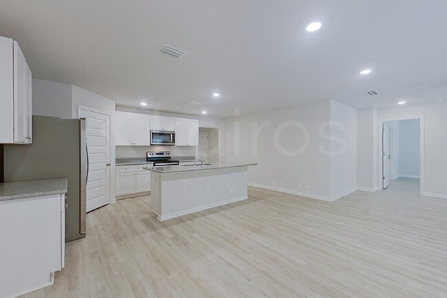 Building Photo - 341 Monarch Ln