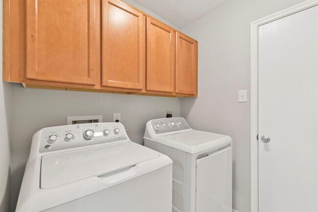 Building Photo - 16013 Sweetwater Fields Ln