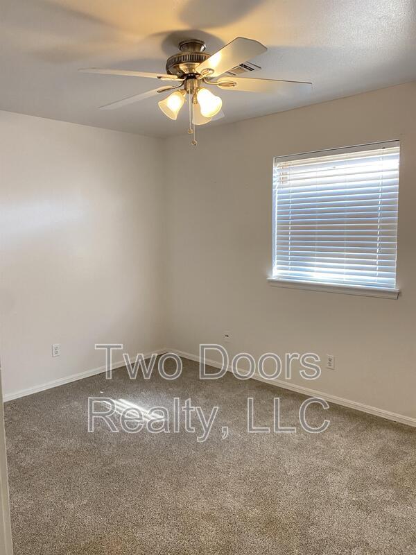 Building Photo - 304 Linda Ln