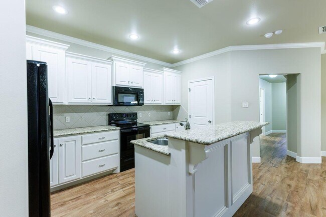 Building Photo - 9804 Avenue V