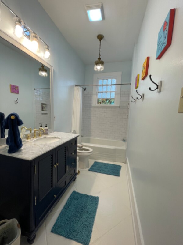 Building Photo - 2004 Royal St