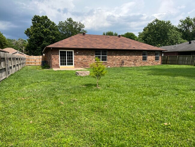 Back of house - 1004 S Dogwood St