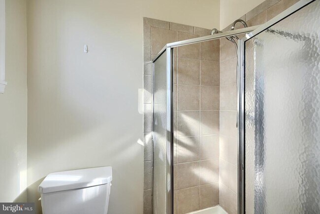 Building Photo - 2200 Brookfield Ave