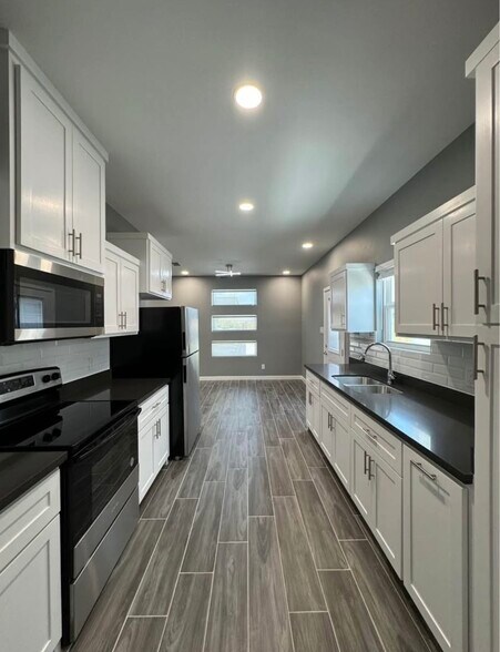 Building Photo - 1808 Angelina Dr