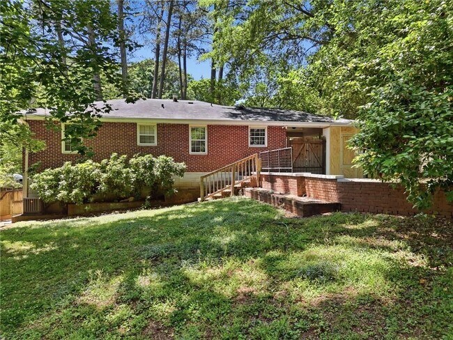 Building Photo - 1111 N Valley Dr