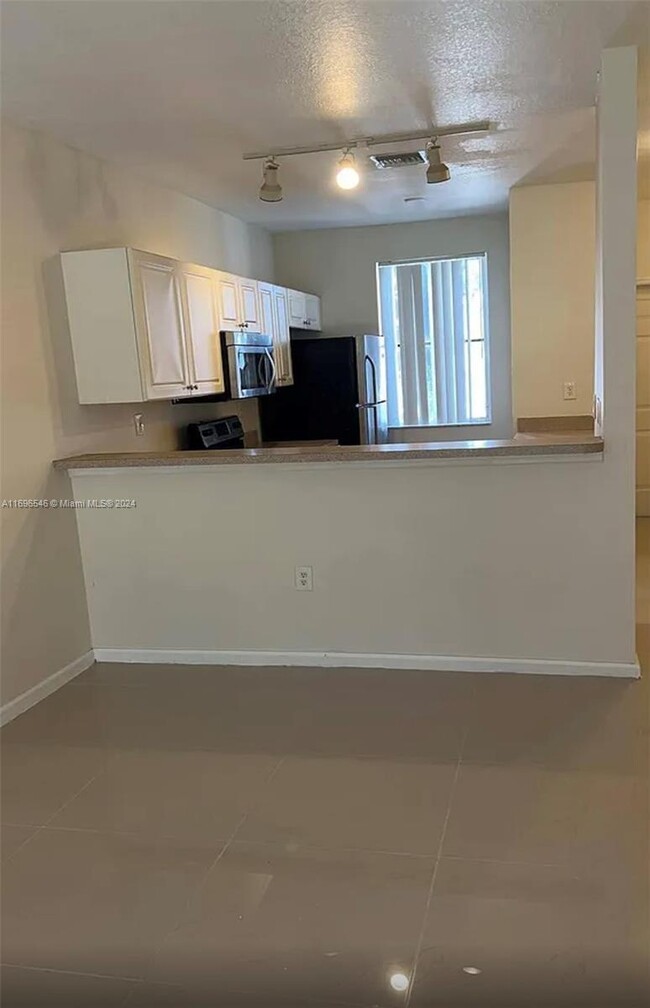 Building Photo - 2 bedroom in Miami Gardens FL 33169