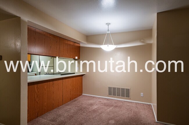Building Photo - 4836 Highland Cir