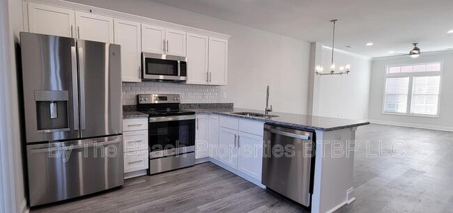 Building Photo - 812 Moen Pl