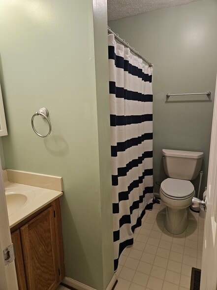 Private bathroom connected to bedroom - 584 Cromwell Ct