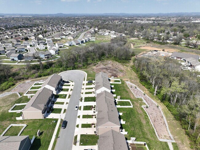 Building Photo - Updated Gallatin Townhome | 3BR + Garage, W/D Included