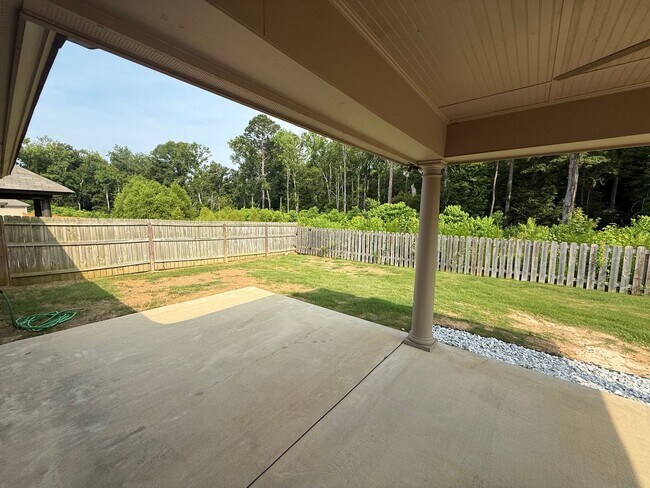 Building Photo - ** 3 Bed 2 Bath located in StoneyBrooke Pl...