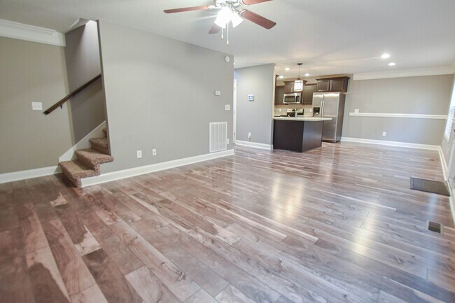 Building Photo - Pet Friendly Three Bedroom!