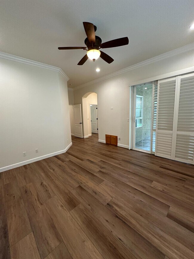 Building Photo - 7026 N Warren Ave