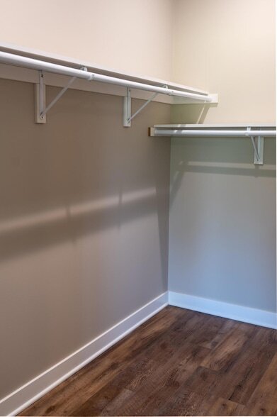 Building Photo - 8456 Oak Shade Ct