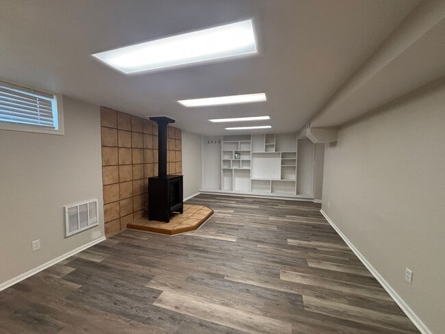 Building Photo - Spacious Four Bedroom Single Family Home