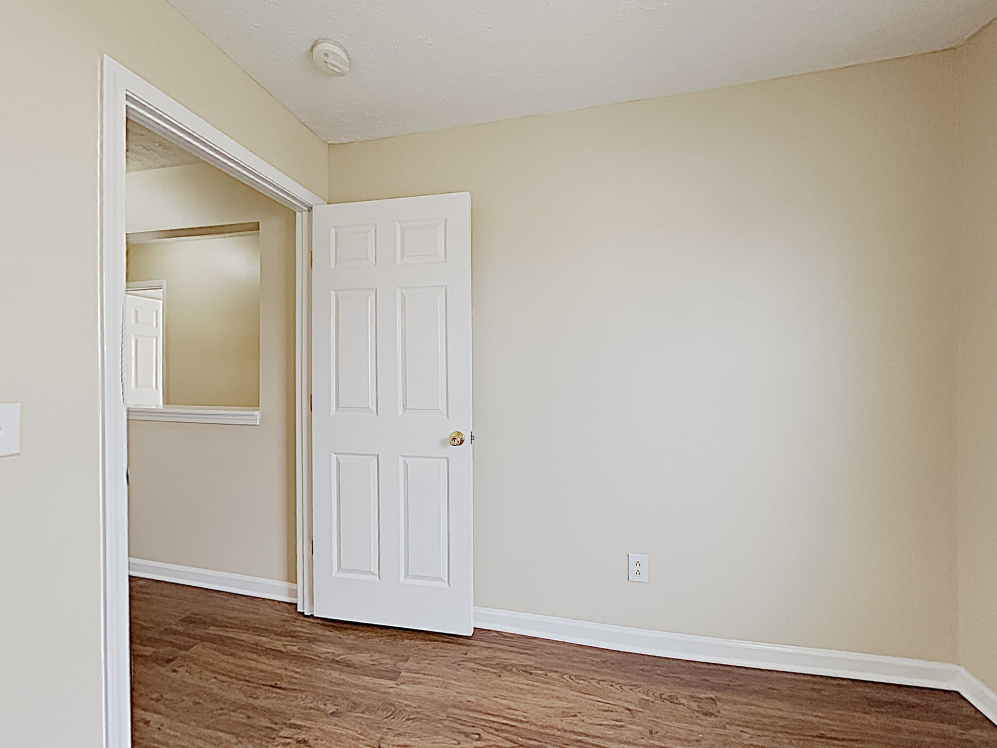 Building Photo - 280 Iris Dr