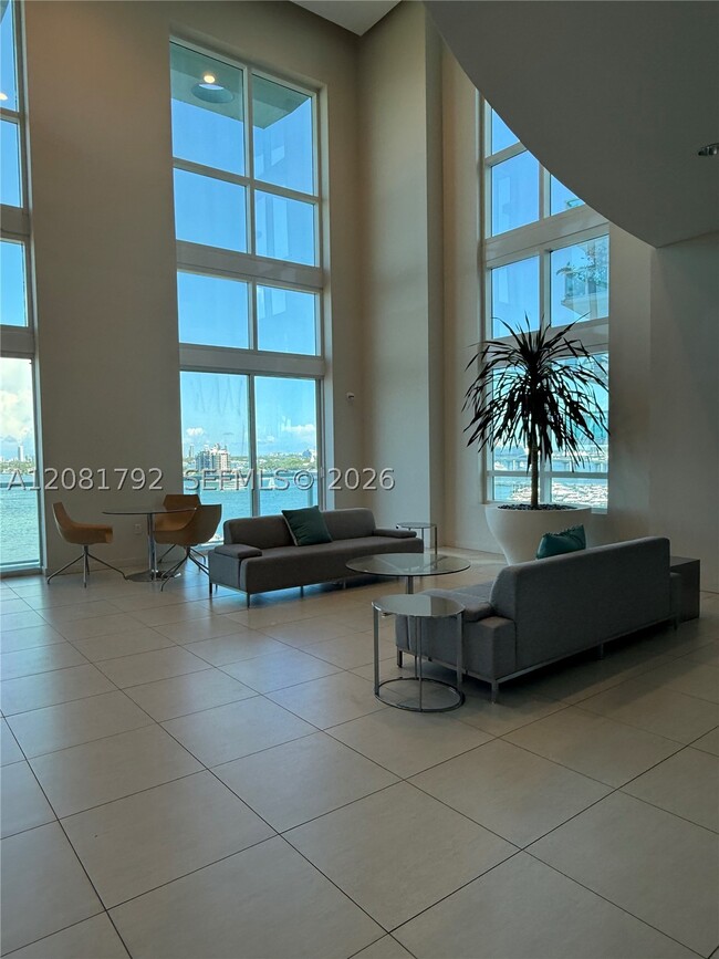Building Photo - 1900 N Bayshore Dr