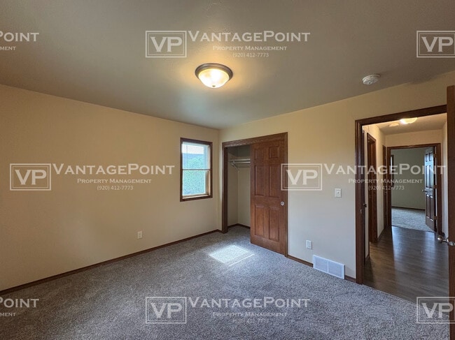 Building Photo - 2250 Daly Dr