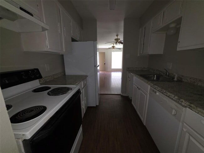 Building Photo - 12742 Shannon Hills Dr