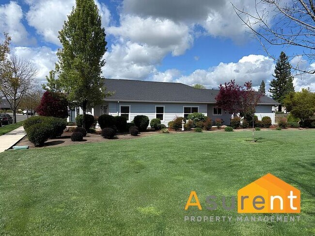 Building Photo - Fully Furnished 2BR/2BA Home in Central Point