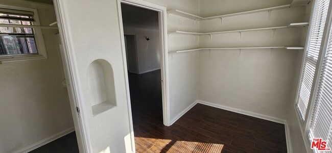 Building Photo - 1129 Queen Anne Pl