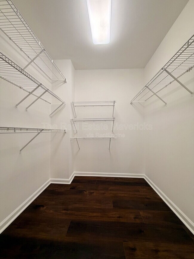 Building Photo - 3190 Waterfront Dr