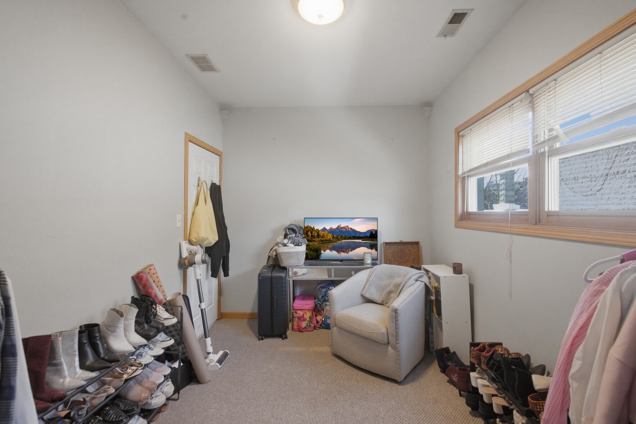 Building Photo - 844 N Wood St