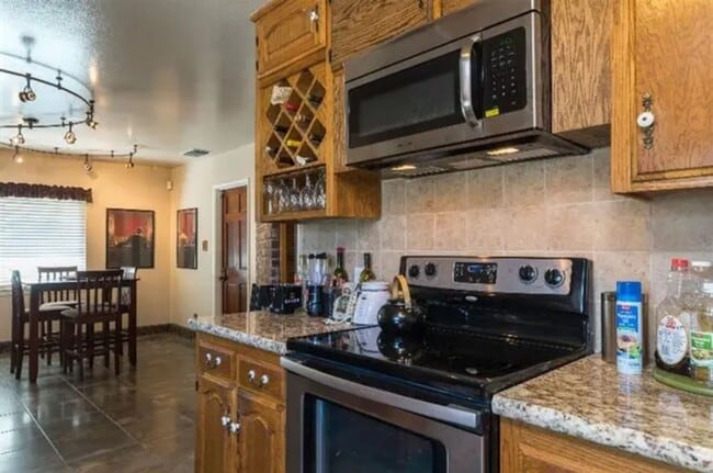 Building Photo - 4014 E Fedora Ave