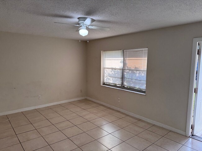 Building Photo - 907 Weatherbee Rd, Ft. Pierce, FL