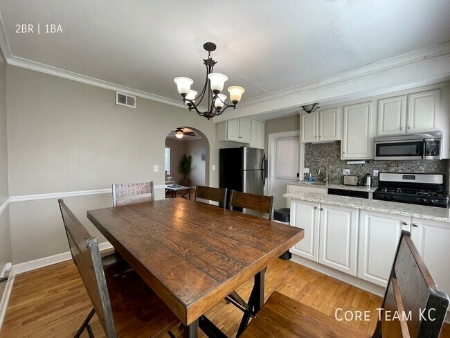 Building Photo - 1107 W 45th St