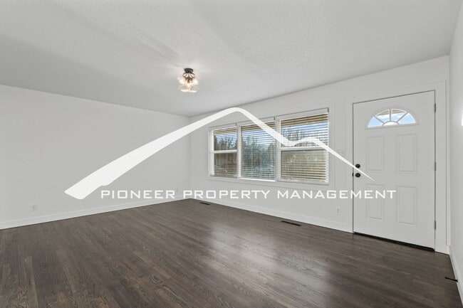 Building Photo - Stylishly Renovated Home with Enclosed Fence, AC and 1 Car Garage