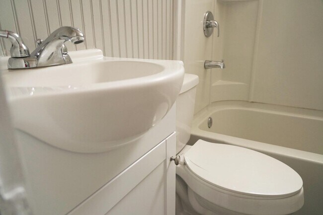 Building Photo - 3225 Bishop St