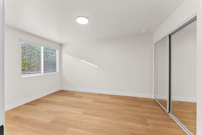 Building Photo - 2735 Broadway-4