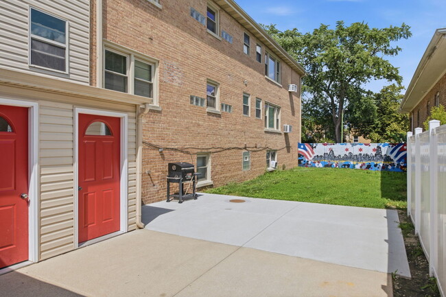 Building Photo - 2726 N Nordica Ave