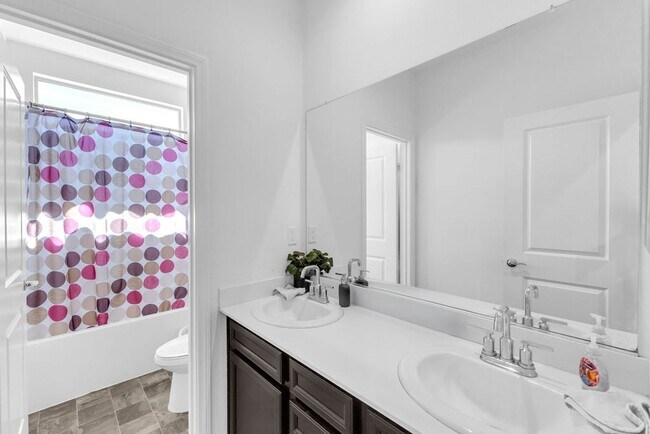 Building Photo - Spacious 5-Bedroom Home in Spencer’s Crossing – Murrieta - 6 Month - 1 Year or Lease To Own!