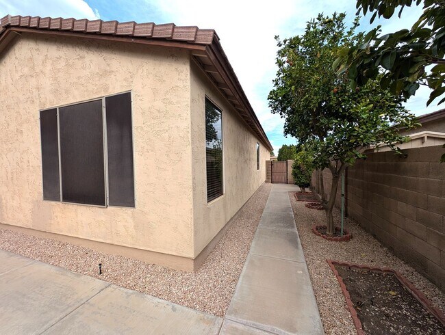 Building Photo - 3 Bedroom Home in Dobson Place Community N...