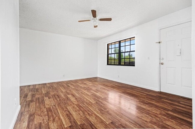 Building Photo - 4151 Oak Terrace Dr