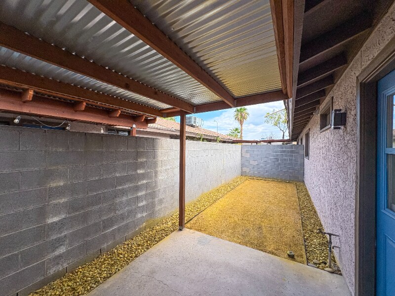 Building Photo - 515 E Dunbar Dr