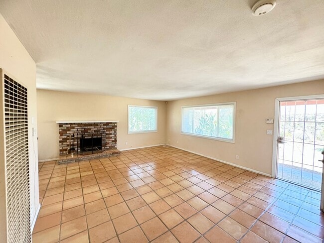 Building Photo - Come soon! 2 Bedroom home