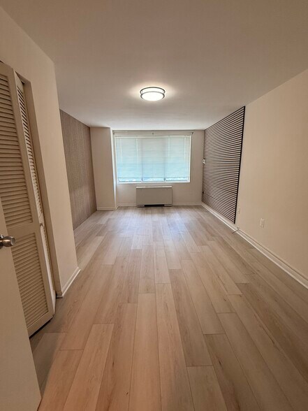 Building Photo - 10201 Grosvenor Pl