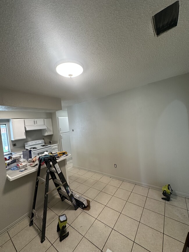 Building Photo - 3628 Blossom Trail