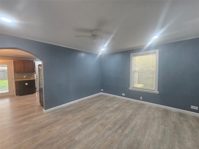 Building Photo - 1905 Oleander