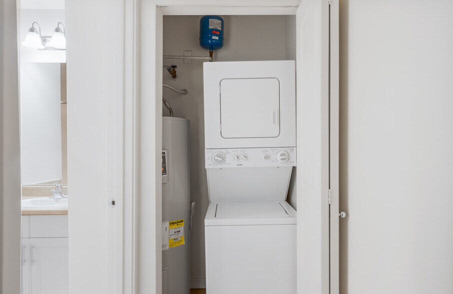 Building Photo - 938 110th Ave NE