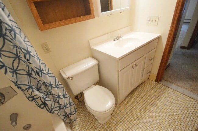 Building Photo - Holden: 2 Bed 1 Bath, Heat & Hot Water Inc...