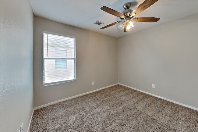 Building Photo - 15323 Fir Woods Ln